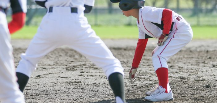 How to steal a base in baseball? 4 tips for advancing on field courts, passing, and dirt balls